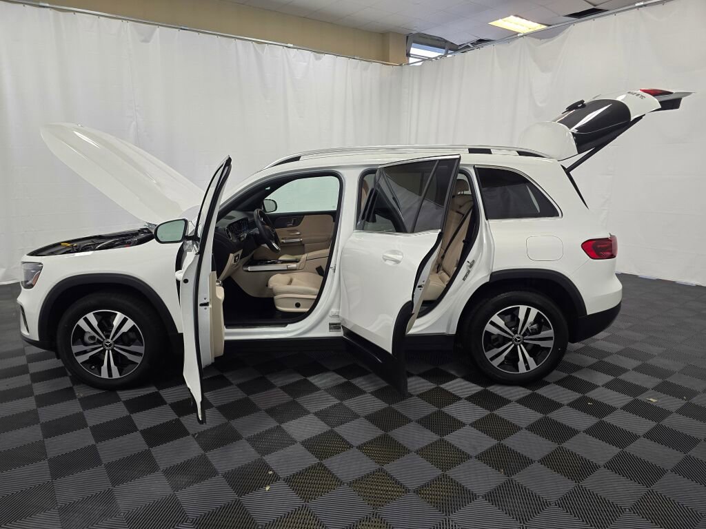 Used 2025 Mercedes-Benz GLB 250 4MATIC image 12