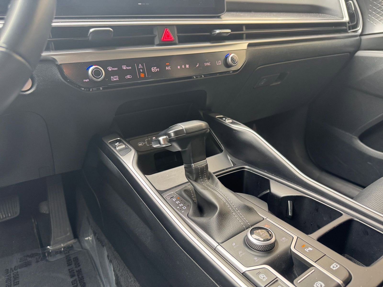 Used 2024 Kia Sorento S image 43