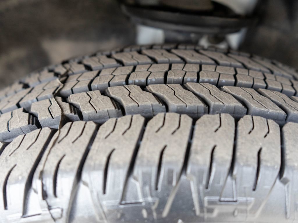 Used 2021 GMC Acadia AT4 w/ Technology Package image 32