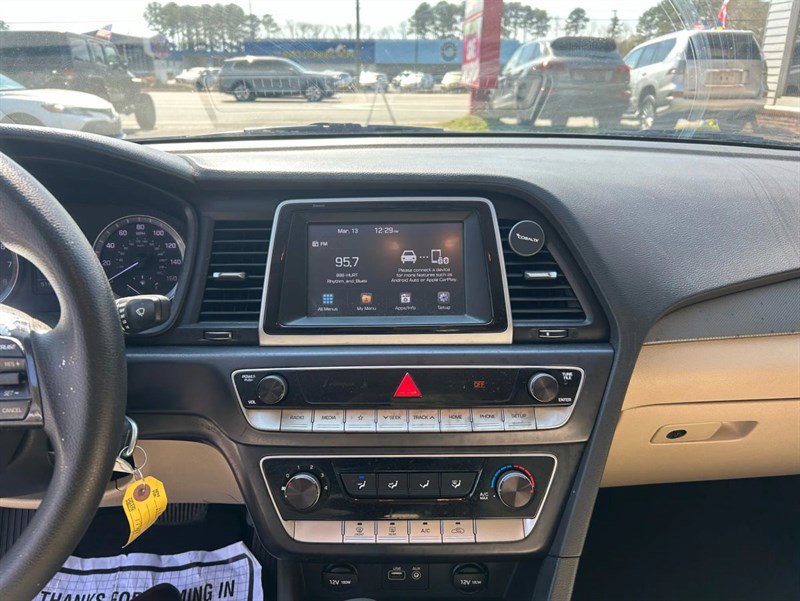 Used 2018 Hyundai Sonata SE FWD image 12