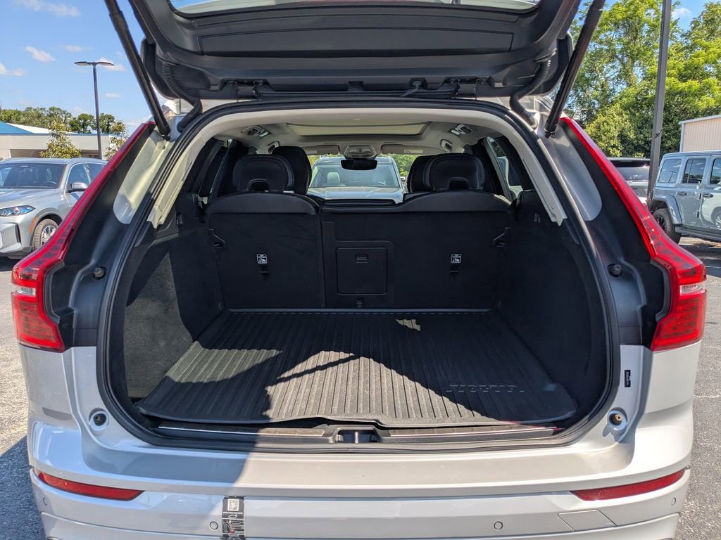 Used 2023 Volvo XC60 B5 Plus AWD/4WD image 13
