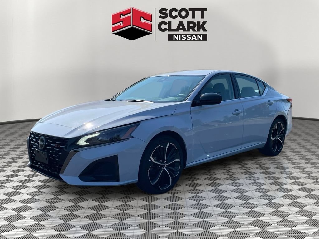 Used 2024 Nissan Altima 2.5 SR FWD image 3