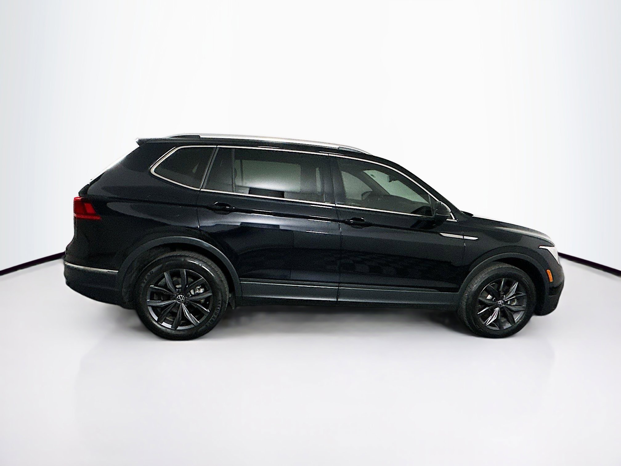 Used 2022 Volkswagen Tiguan SE image 10