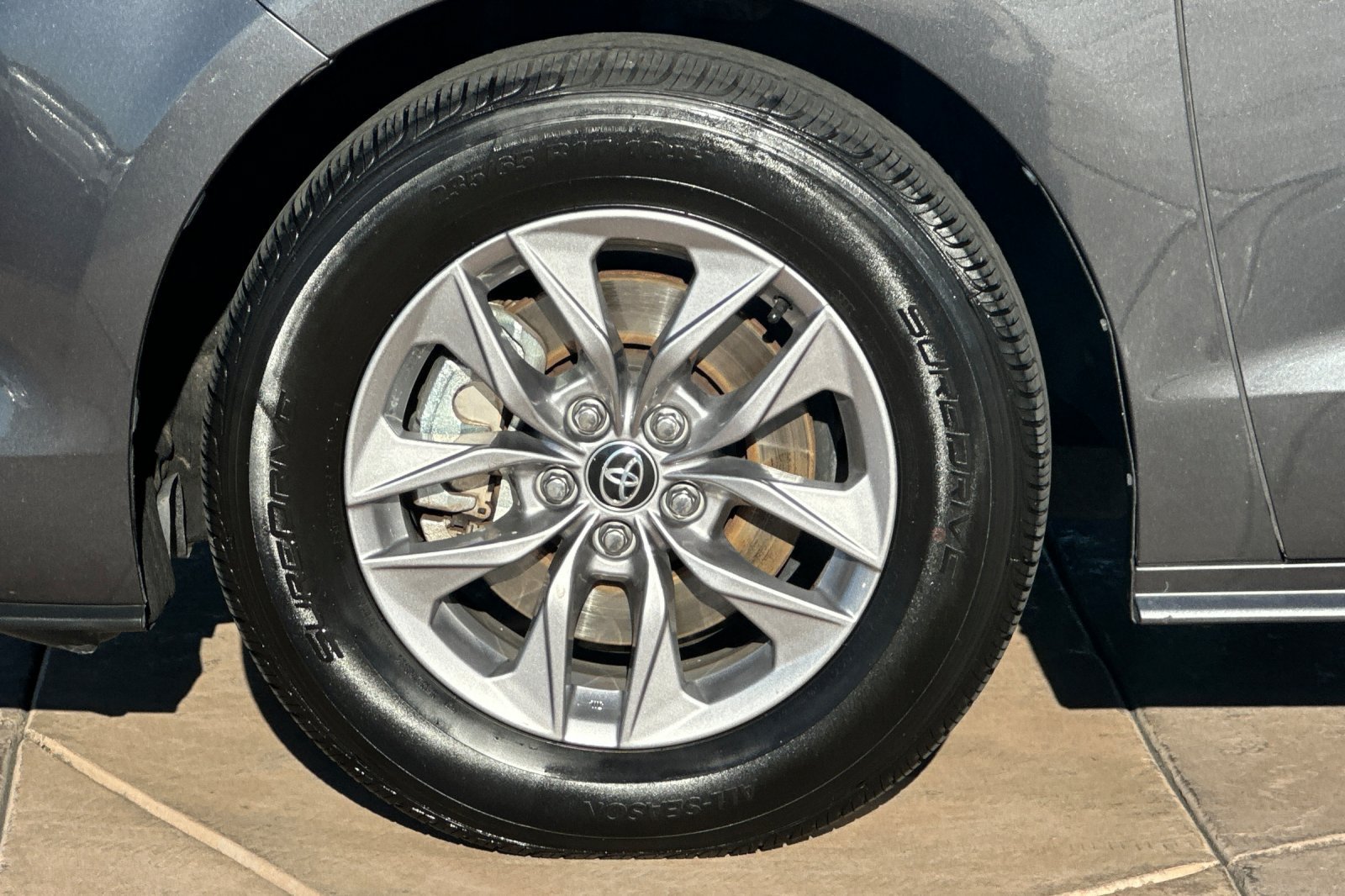 Certified 2025 Toyota Sienna XLE FWD image 33