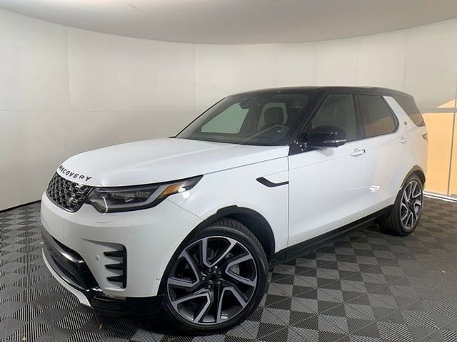 Certified 2025 Land Rover Discovery Dynamic SE image 2