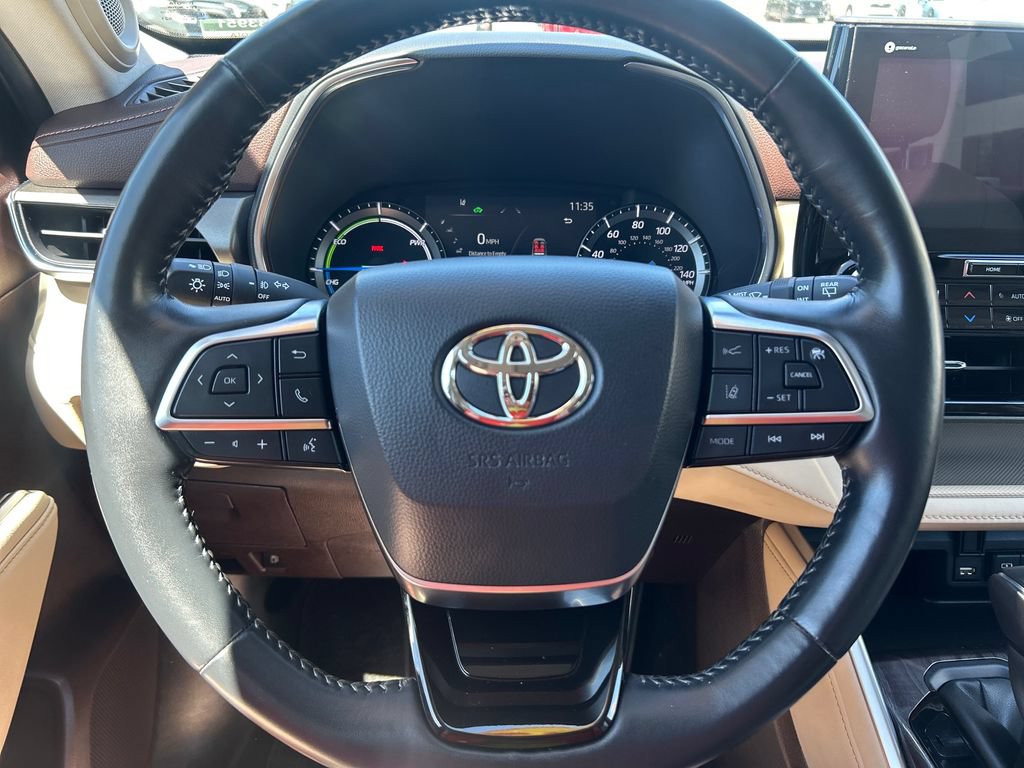 Certified 2021 Toyota Highlander Limited AWD/4WD image 17