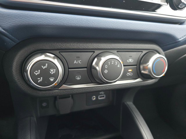 New 2025 Nissan Versa SV w/ Trunk Package FWD image 35