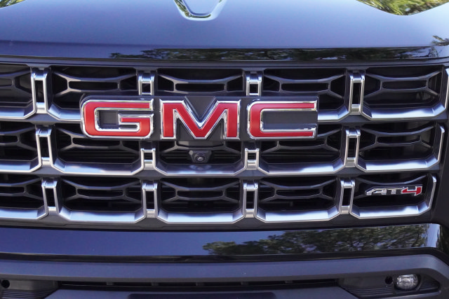 Used 2026 GMC Canyon AT4 w/ Technology Plus Package AWD/4WD image 44