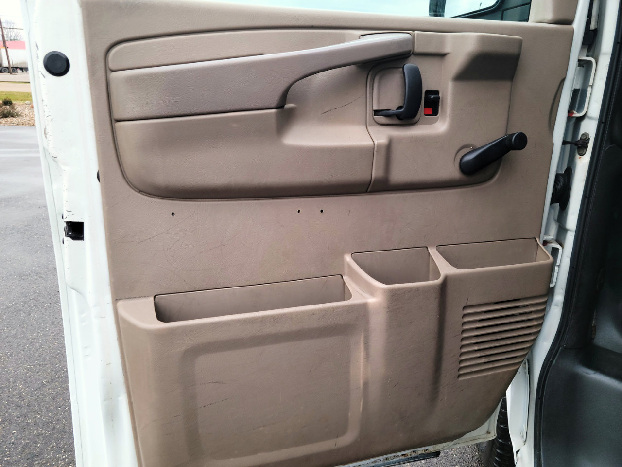 Used 2011 Chevrolet Express 2500 image 8