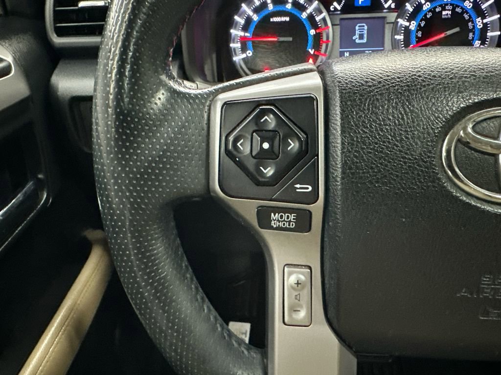 Used 2018 Toyota 4Runner SR5 AWD/4WD image 25