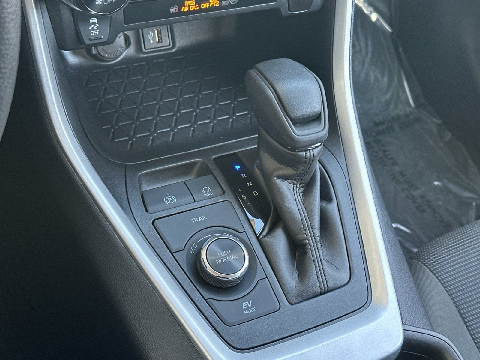 Used 2025 Toyota RAV4 LE AWD/4WD image 19
