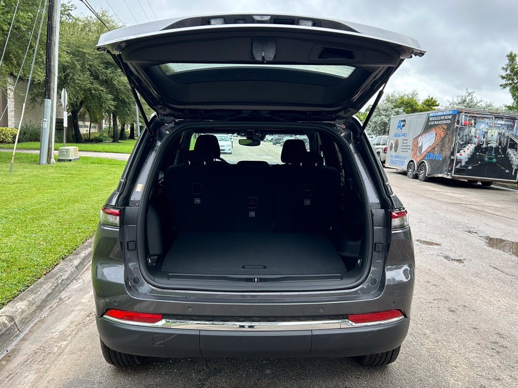 New 2024 Jeep Grand Cherokee Laredo AWD/4WD image 30
