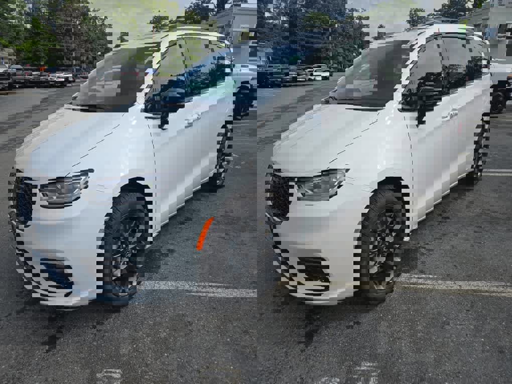 New 2026 Chrysler Pacifica Limited w/ S Appearance Package image 6