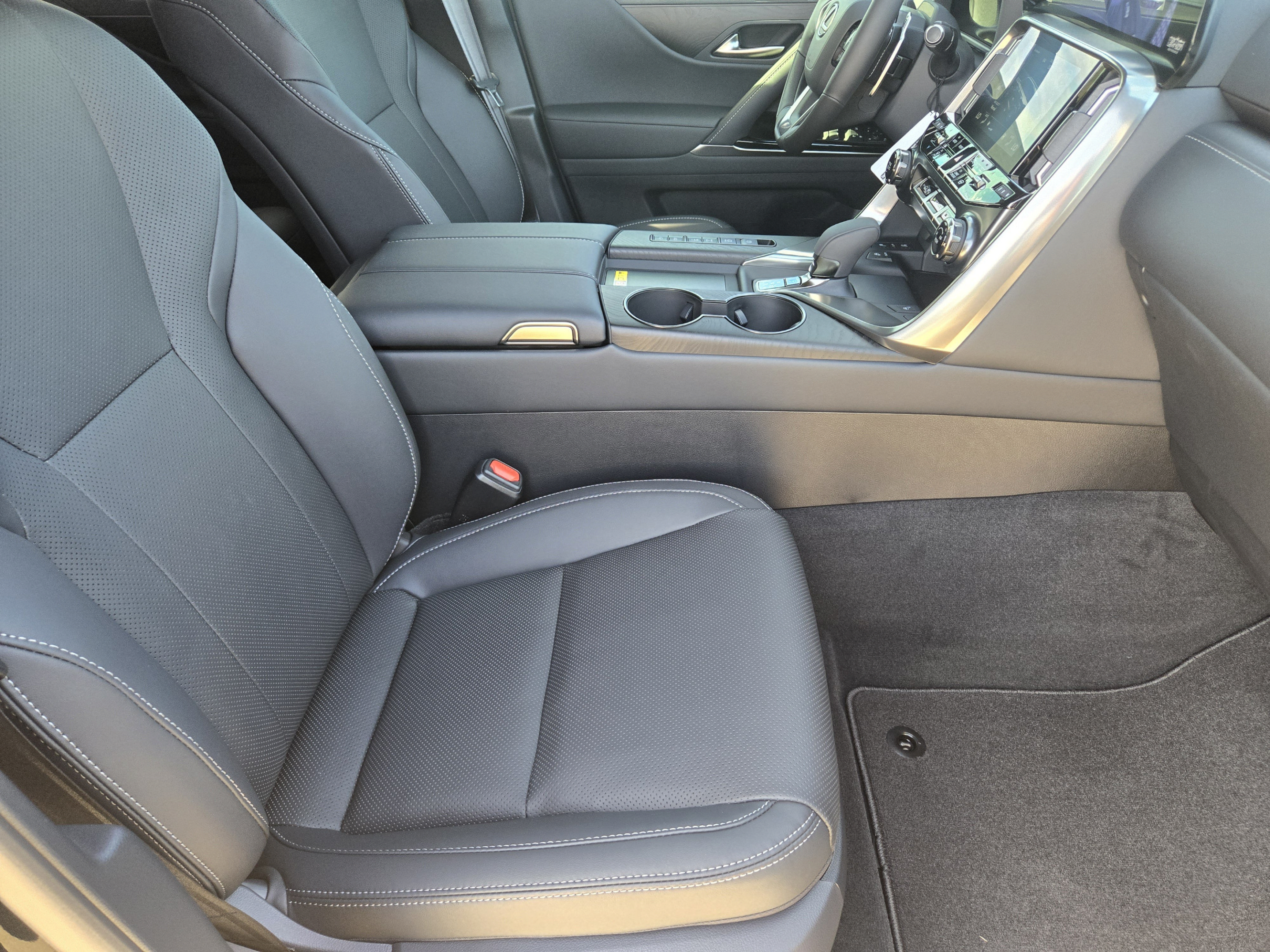 New 2026 Lexus LX 700h Luxury w/ Appearance Package AWD/4WD image 6