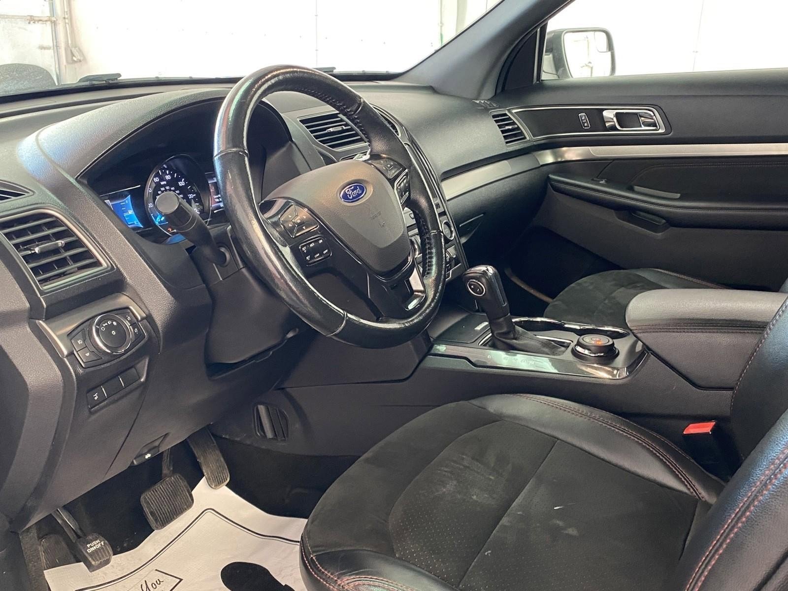 Used 2018 Ford Explorer XLT w/ Equipment Group 202A AWD/4WD image 25