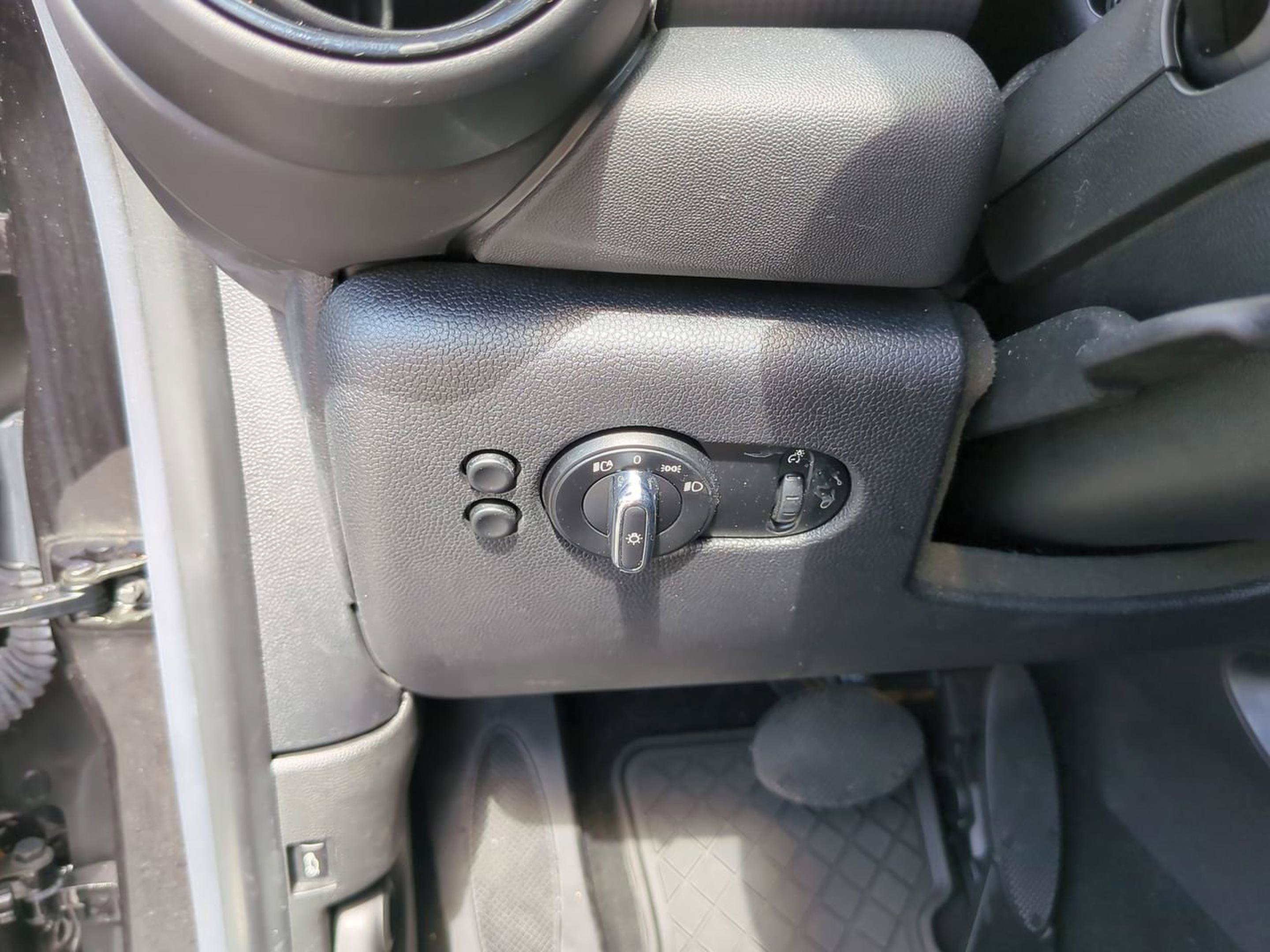 Used 2021 MINI Cooper 2-Door Hardtop FWD image 14