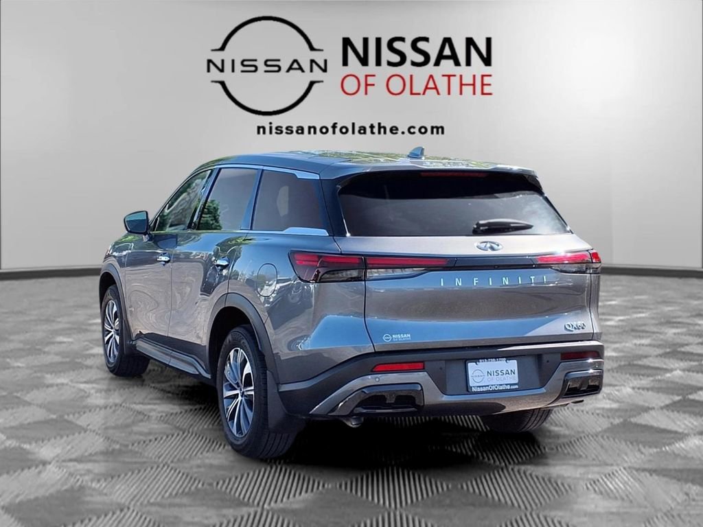 Used 2025 INFINITI QX60 Pure FWD image 3
