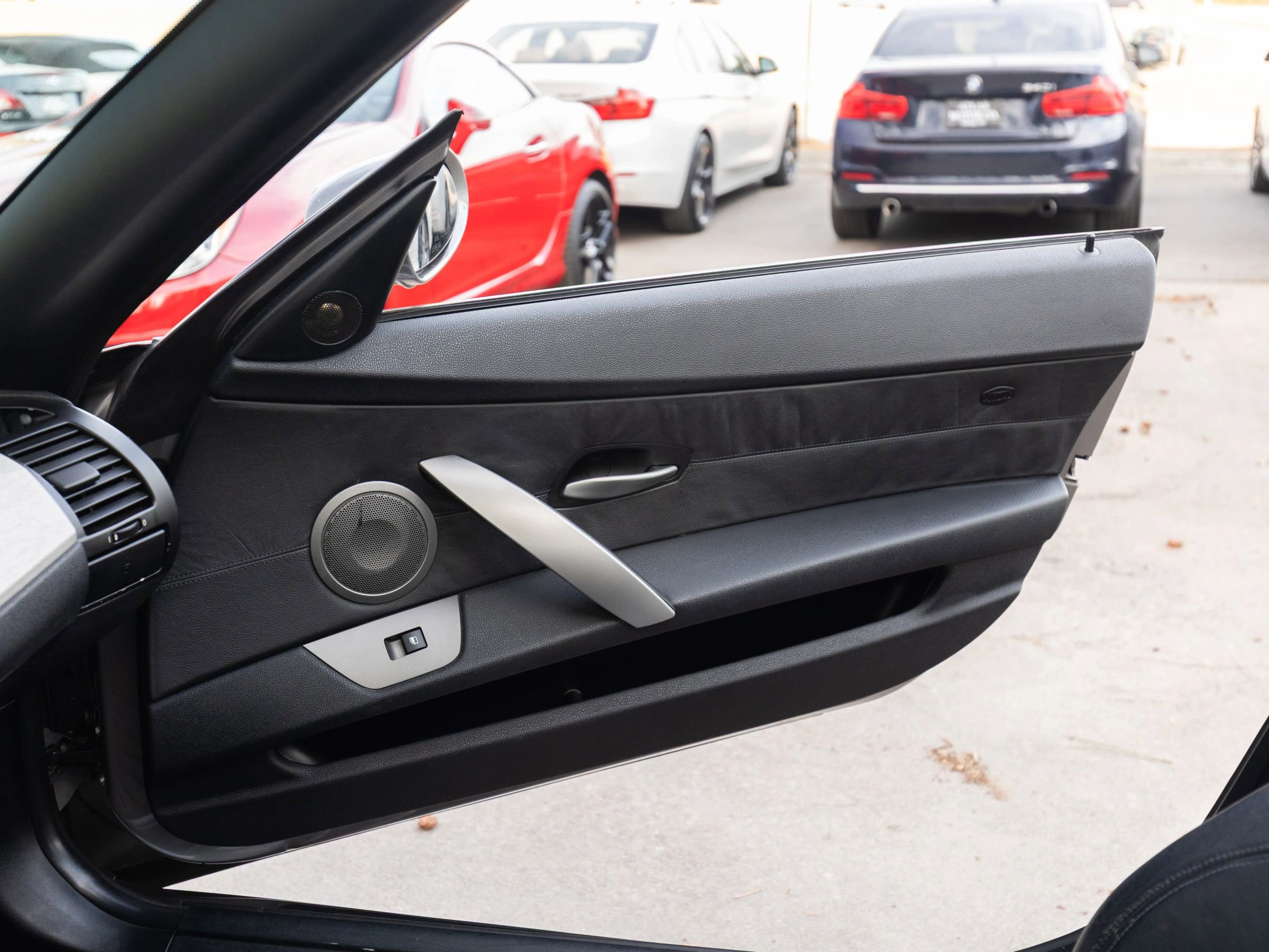 Used 2003 BMW Z4 2.5i image 31