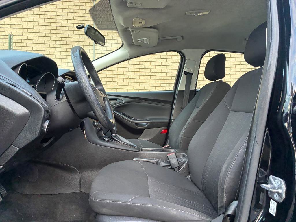 Used 2017 Ford Focus SE FWD image 14
