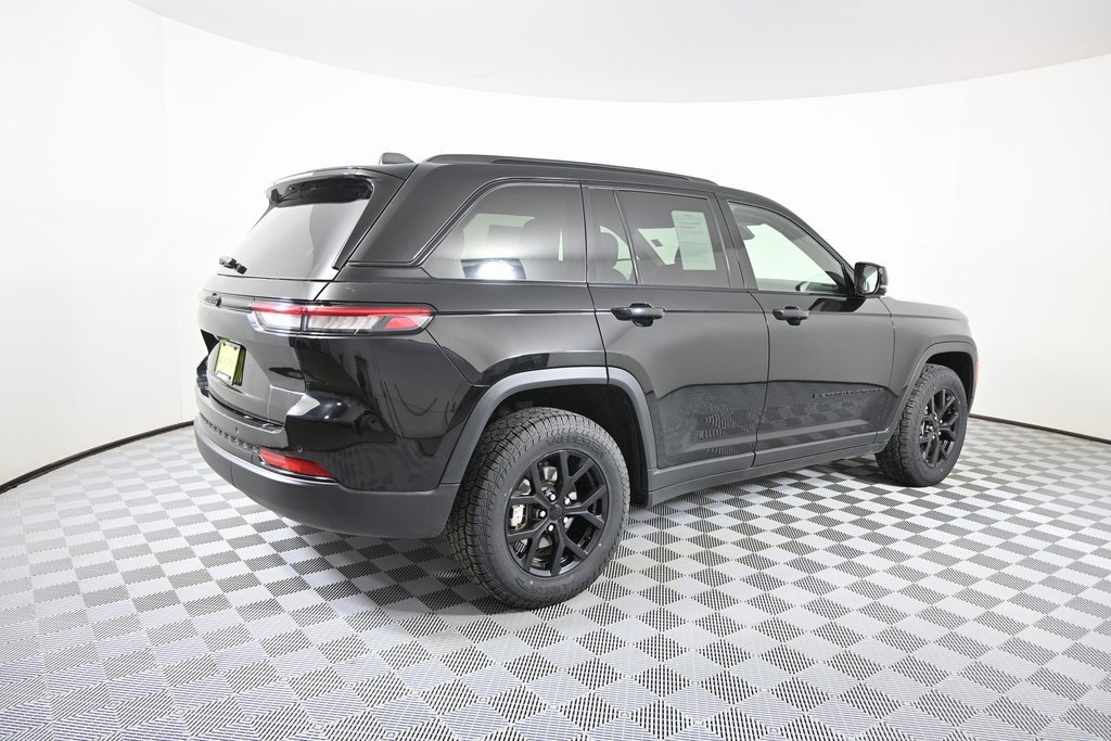 Used 2024 Jeep Grand Cherokee Altitude image 6