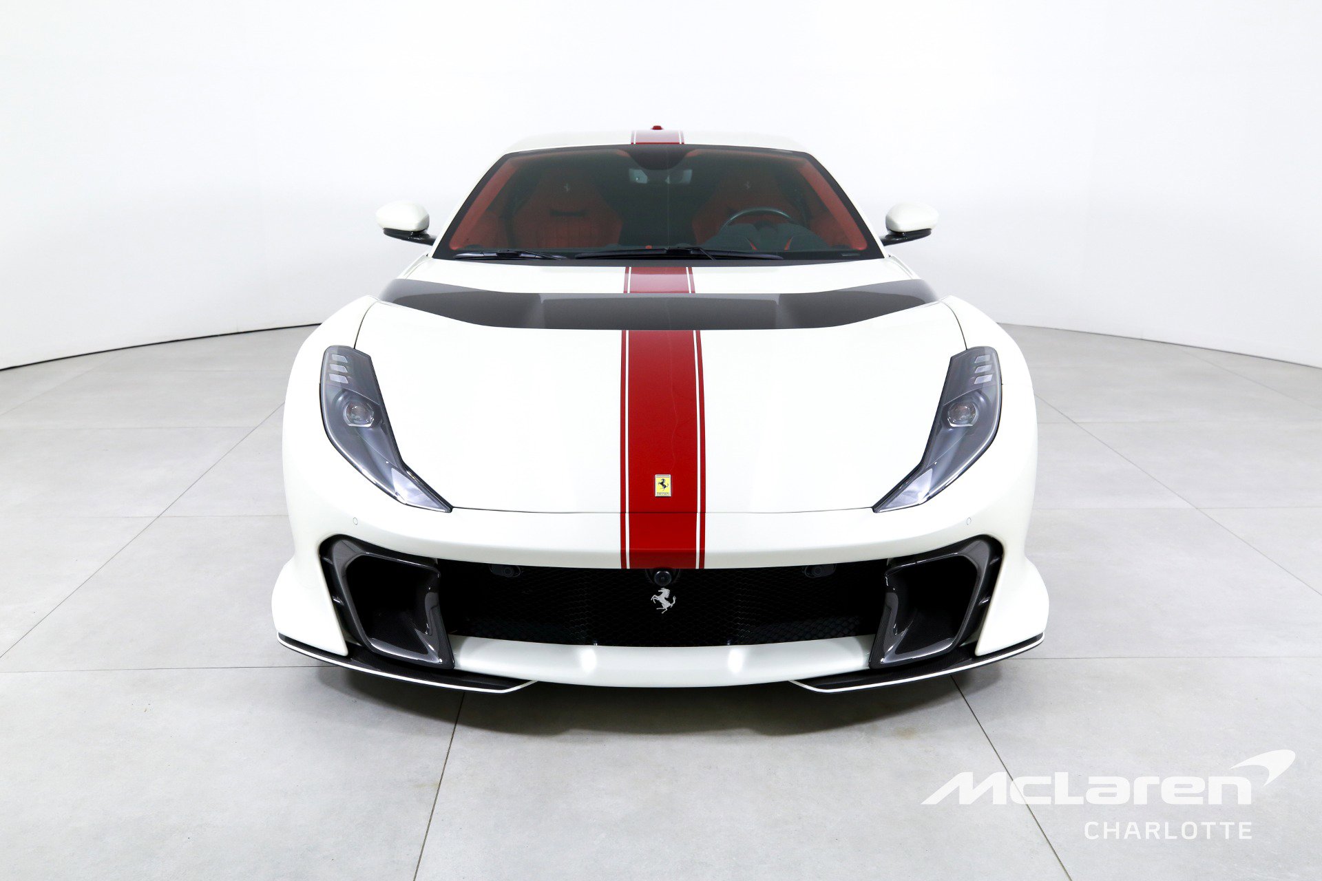 Used 2022 Ferrari 812 Competizione image 4
