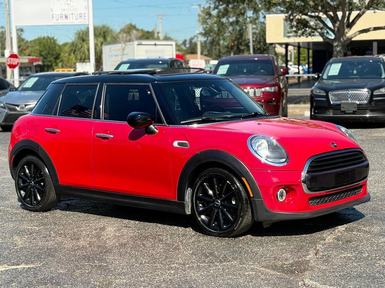 Used 2021 MINI Cooper 4-Door Hardtop image 9