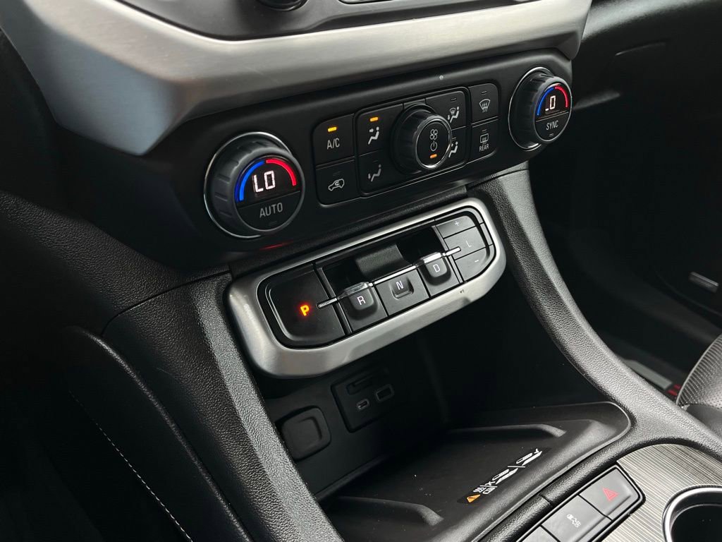 Used 2023 GMC Acadia SLT w/ Preferred Package image 24