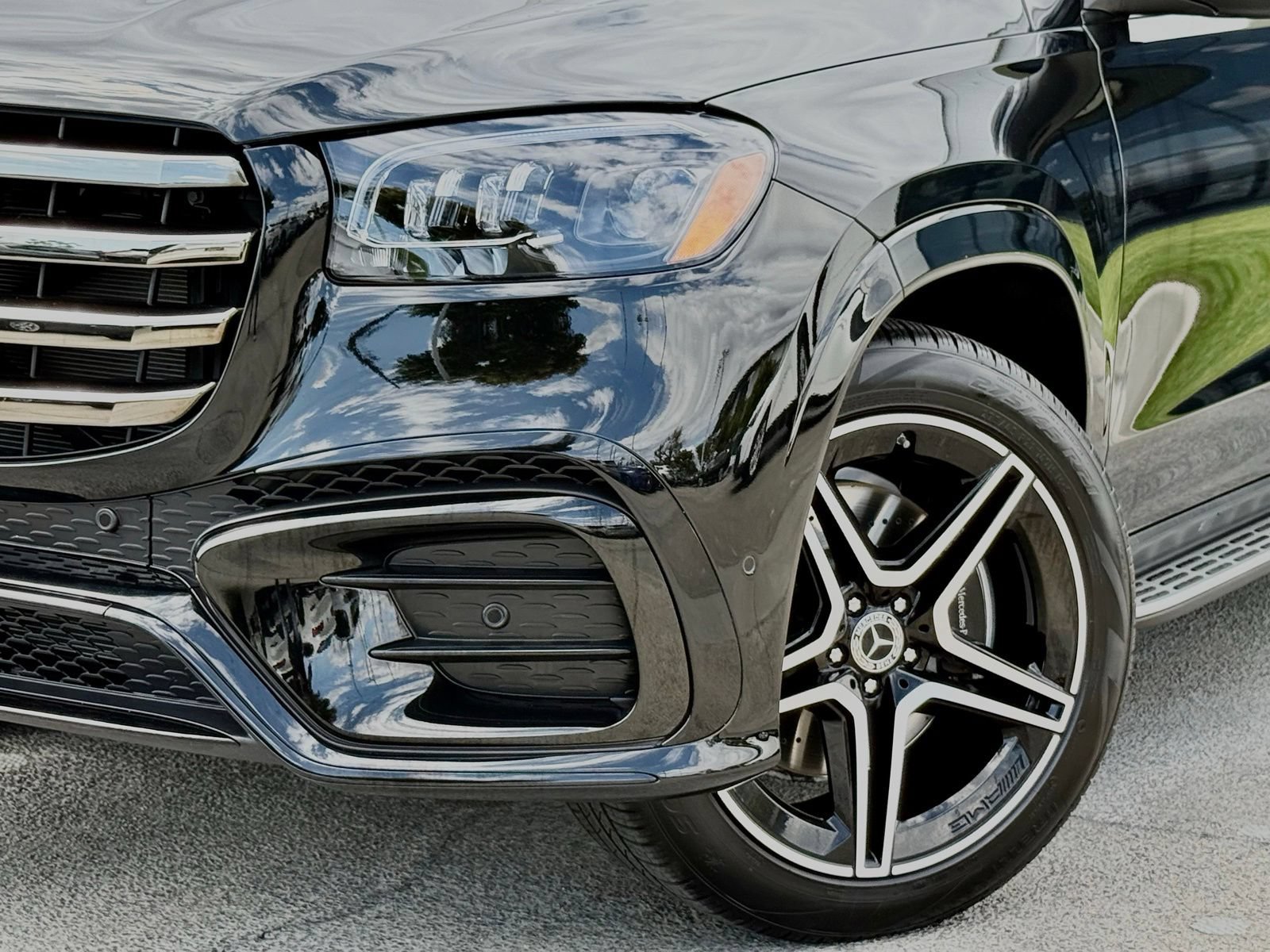 Used 2026 Mercedes-Benz GLS 450 4MATIC image 3