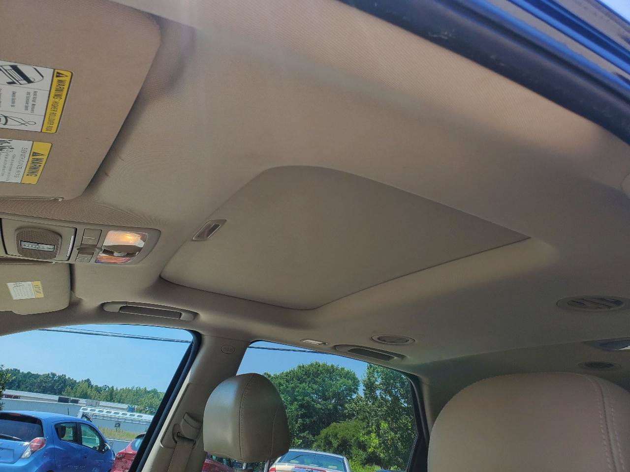 Used 2010 Hyundai Veracruz Limited w/ Navigation Pkg 3 FWD image 18