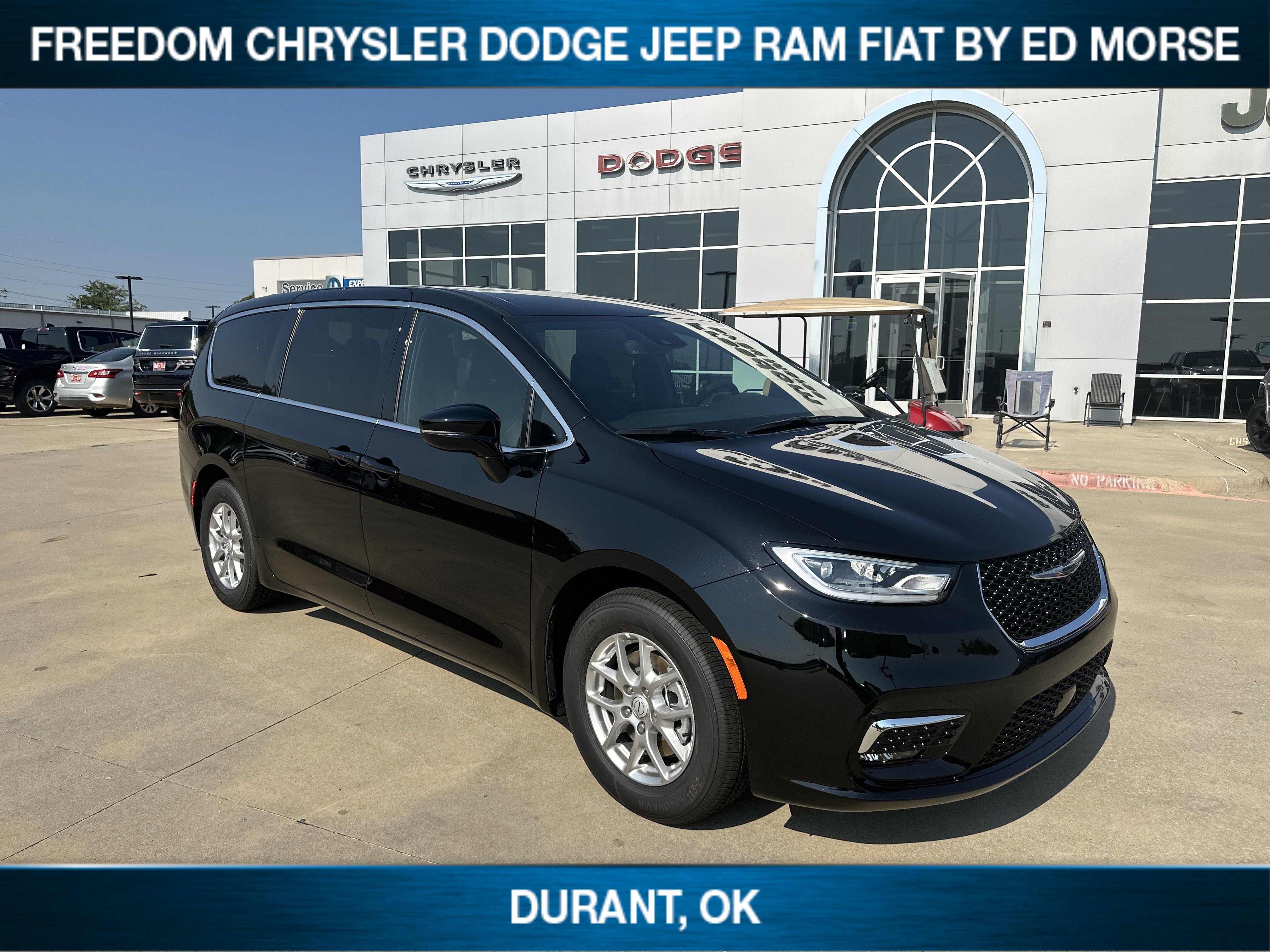 New 2025 Chrysler Pacifica Select