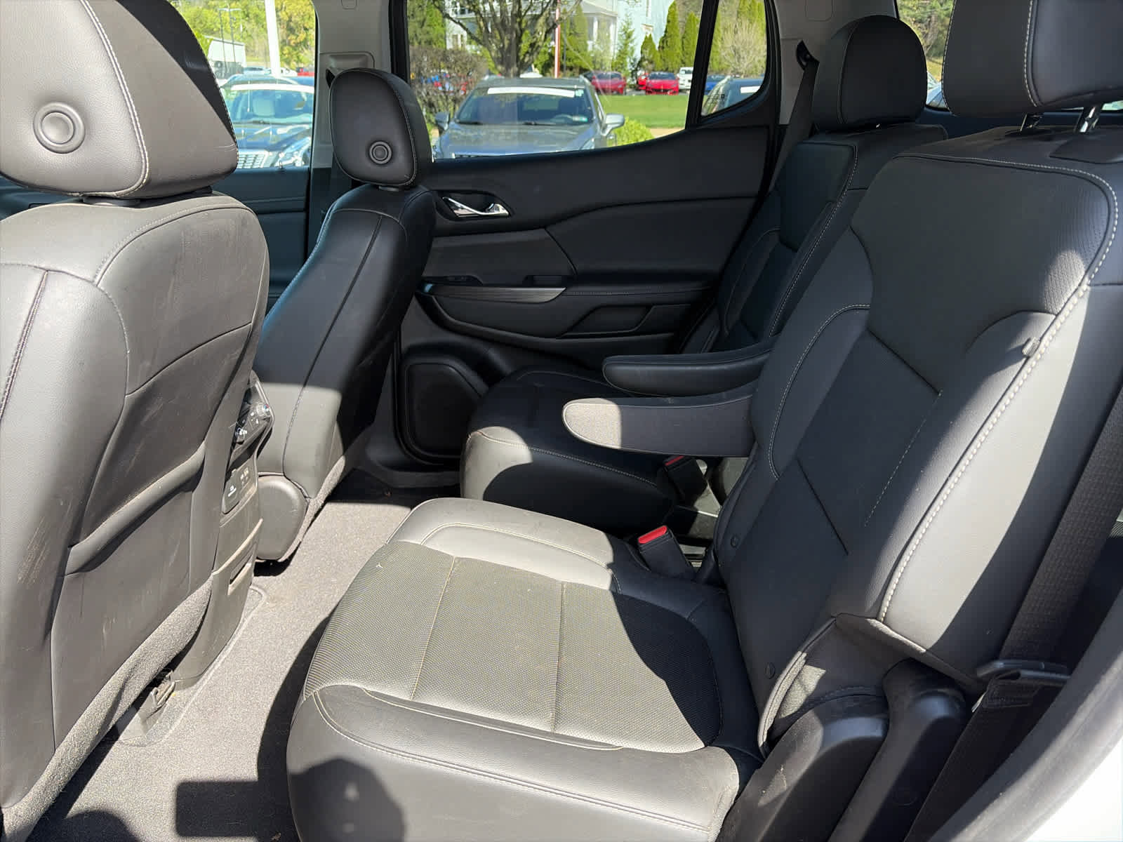 Used 2023 GMC Acadia SLT w/ Elevation Edition image 10