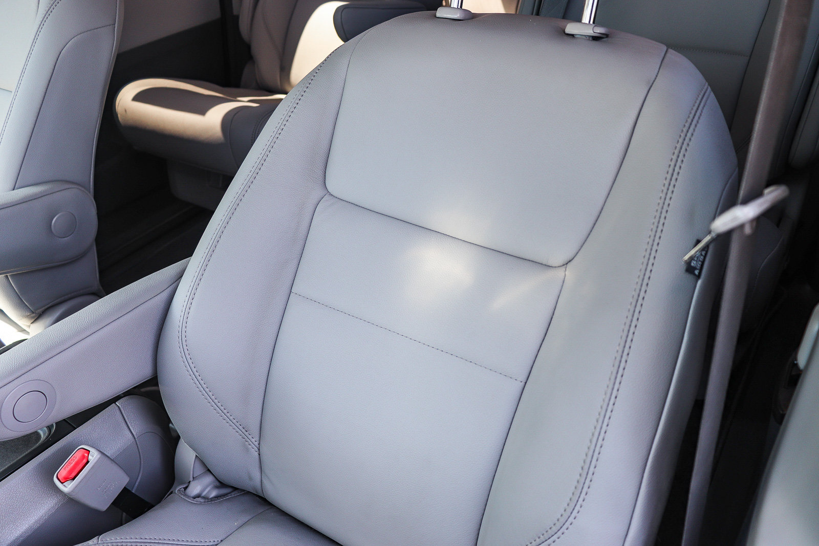 Certified 2019 Toyota Sienna XLE w/ XLE Navigation Package FWD image 32