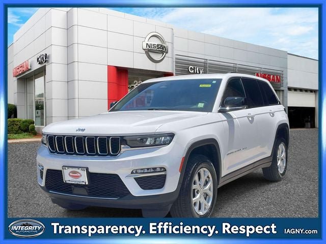 Used 2023 Jeep Grand Cherokee Limited AWD/4WD image 2