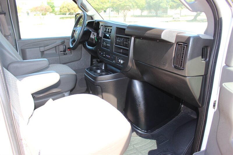 Used 2020 Chevrolet Express 3500 LT w/ LT Preferred Equipment Group RWD image 22