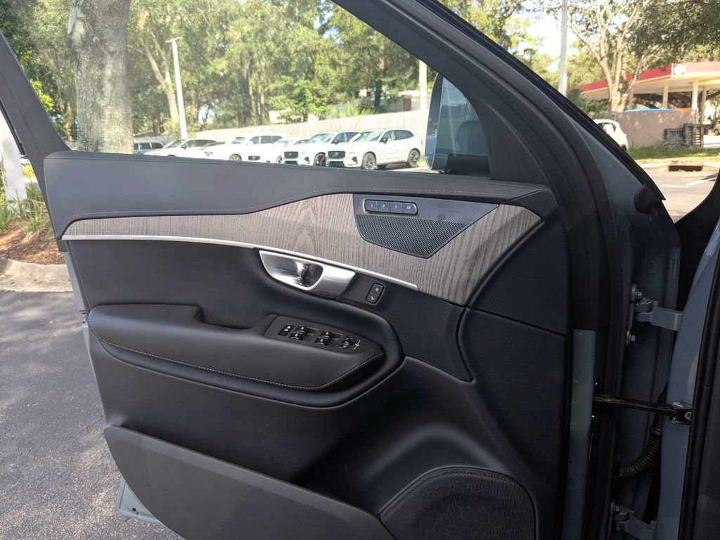 Certified 2023 Volvo XC90 B6 Ultimate AWD/4WD image 33