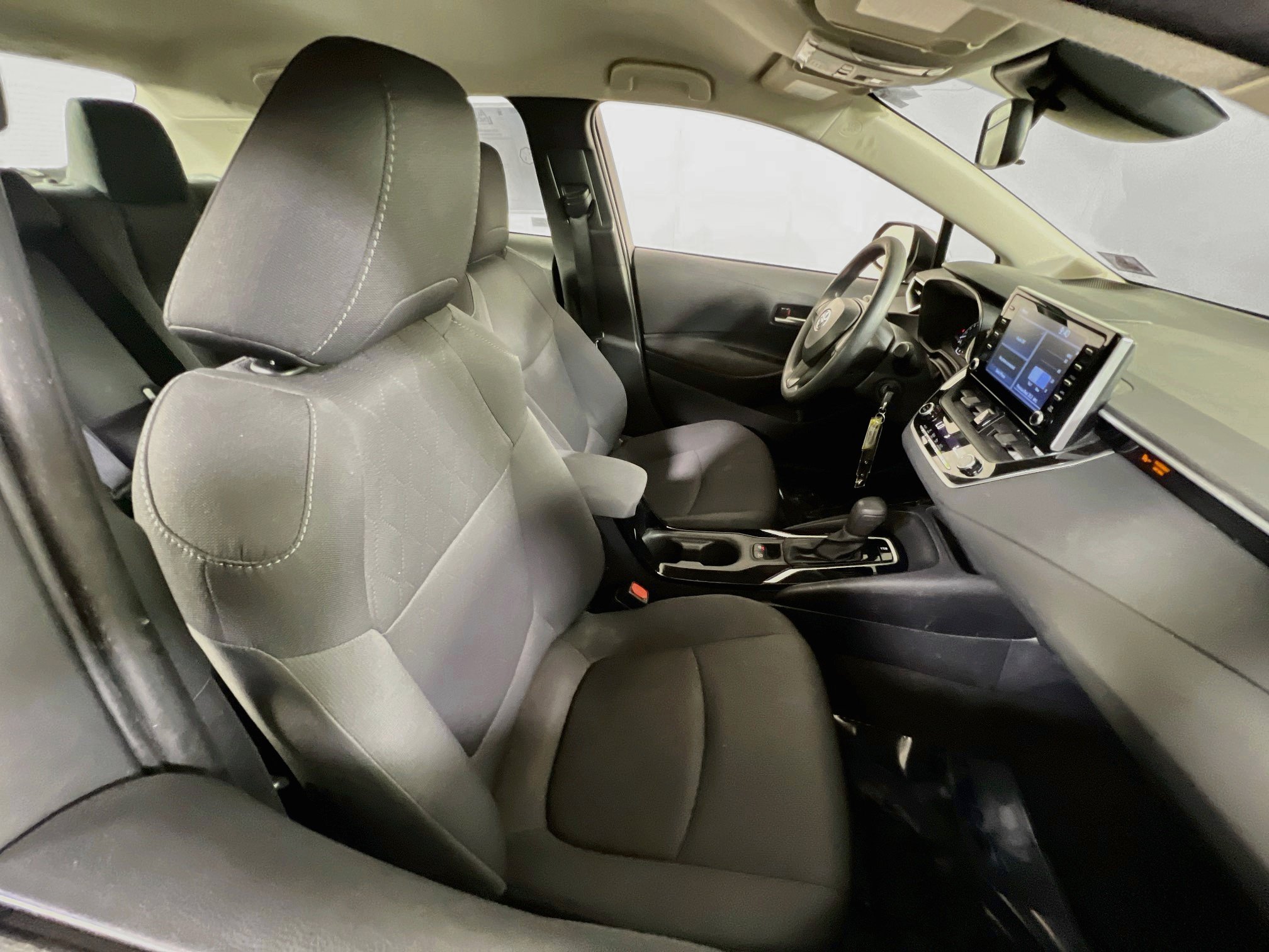 Used 2020 Toyota Corolla LE FWD image 25