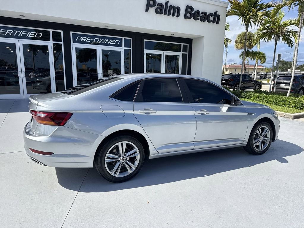 Used 2019 Volkswagen Jetta R-Line w/ R-Line Cold Weather Package FWD image 4