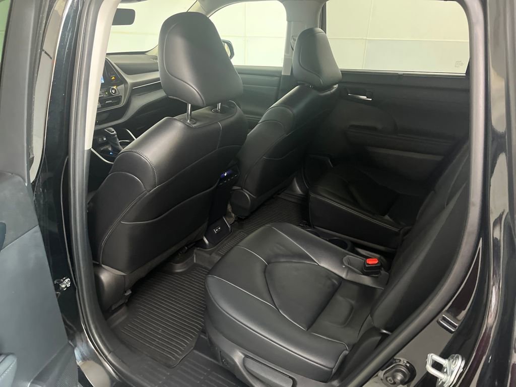 Used 2023 Toyota Highlander XSE image 25