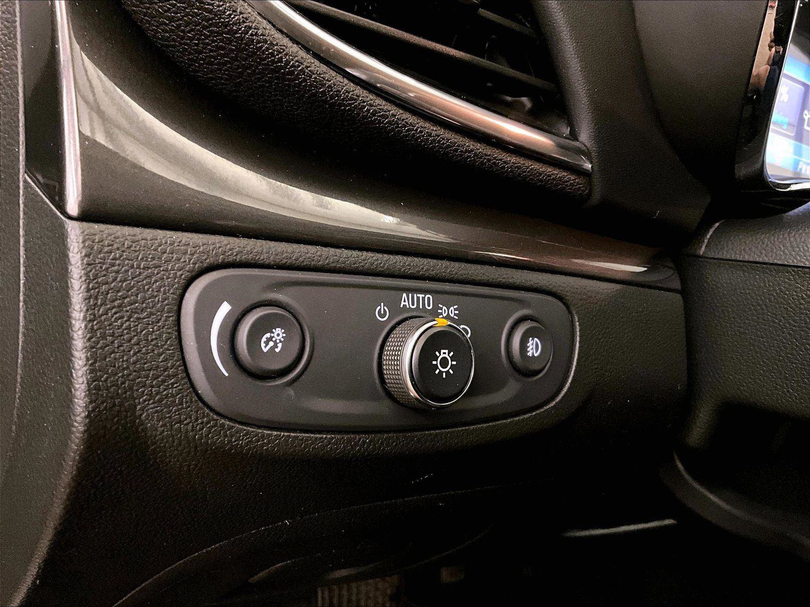 Used 2019 Buick Encore Sport Touring AWD/4WD image 30