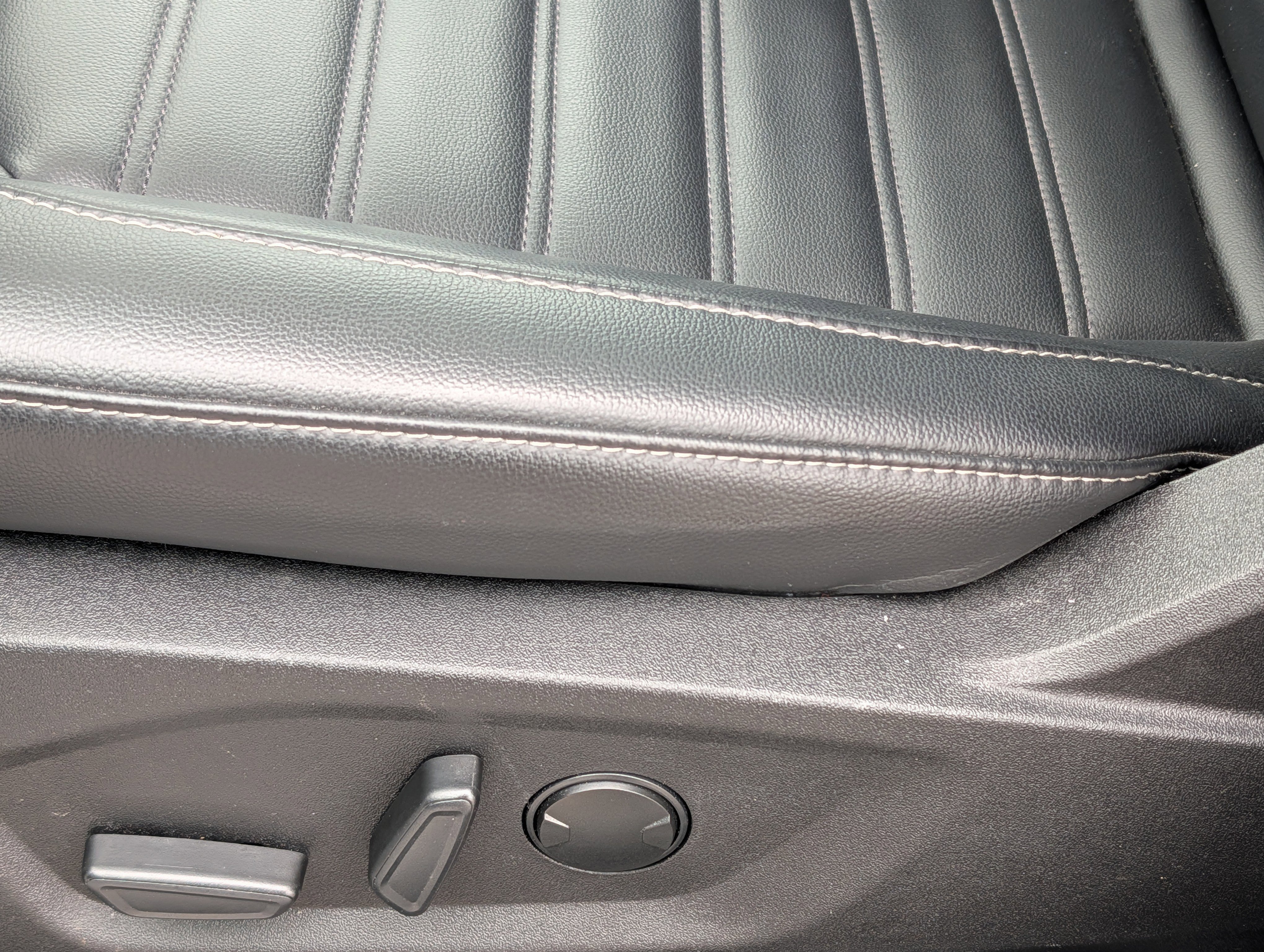 Used 2024 Ford Edge SEL w/ Convenience Package image 11