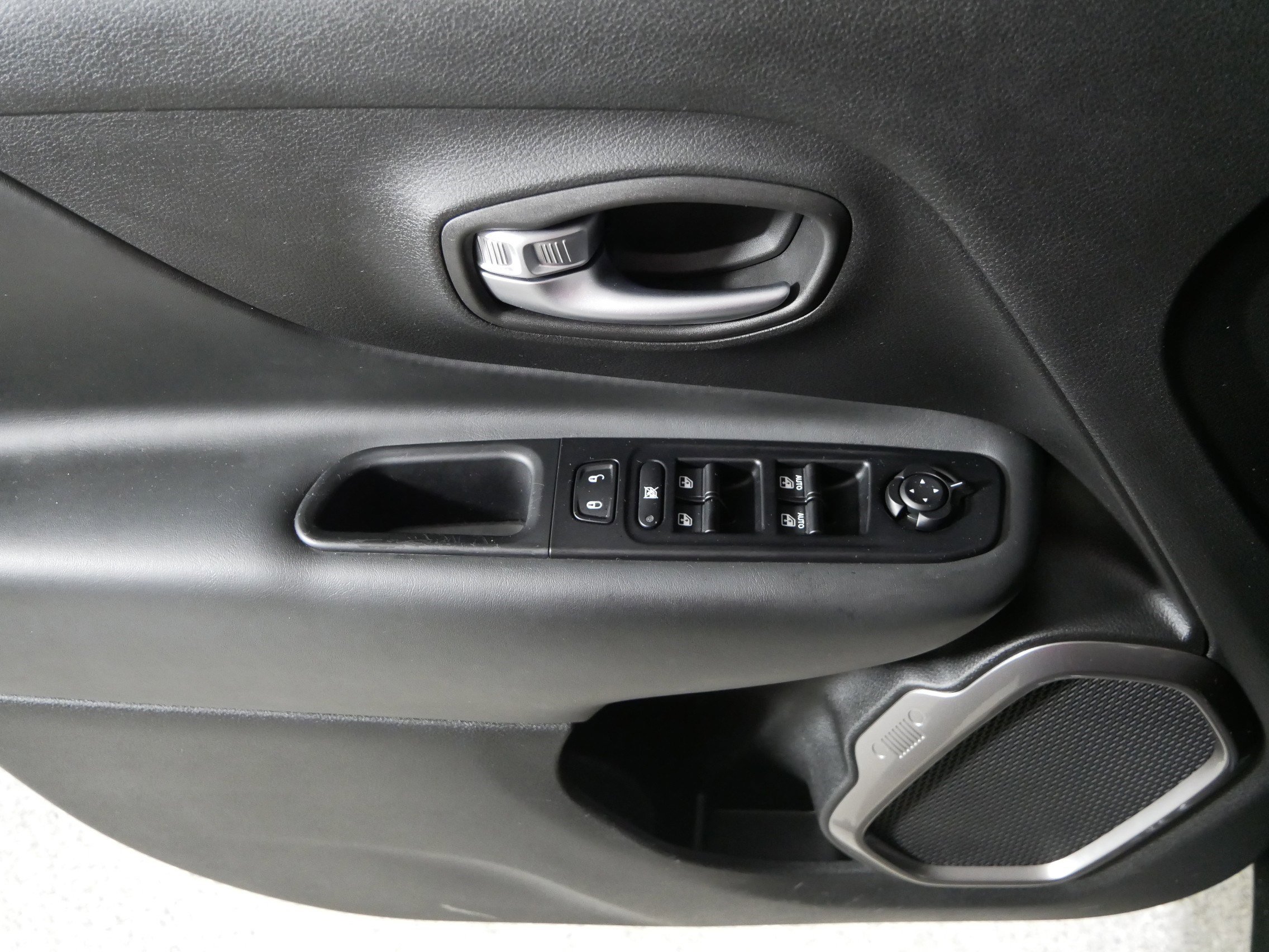 Used 2019 Jeep Renegade Limited AWD/4WD image 19