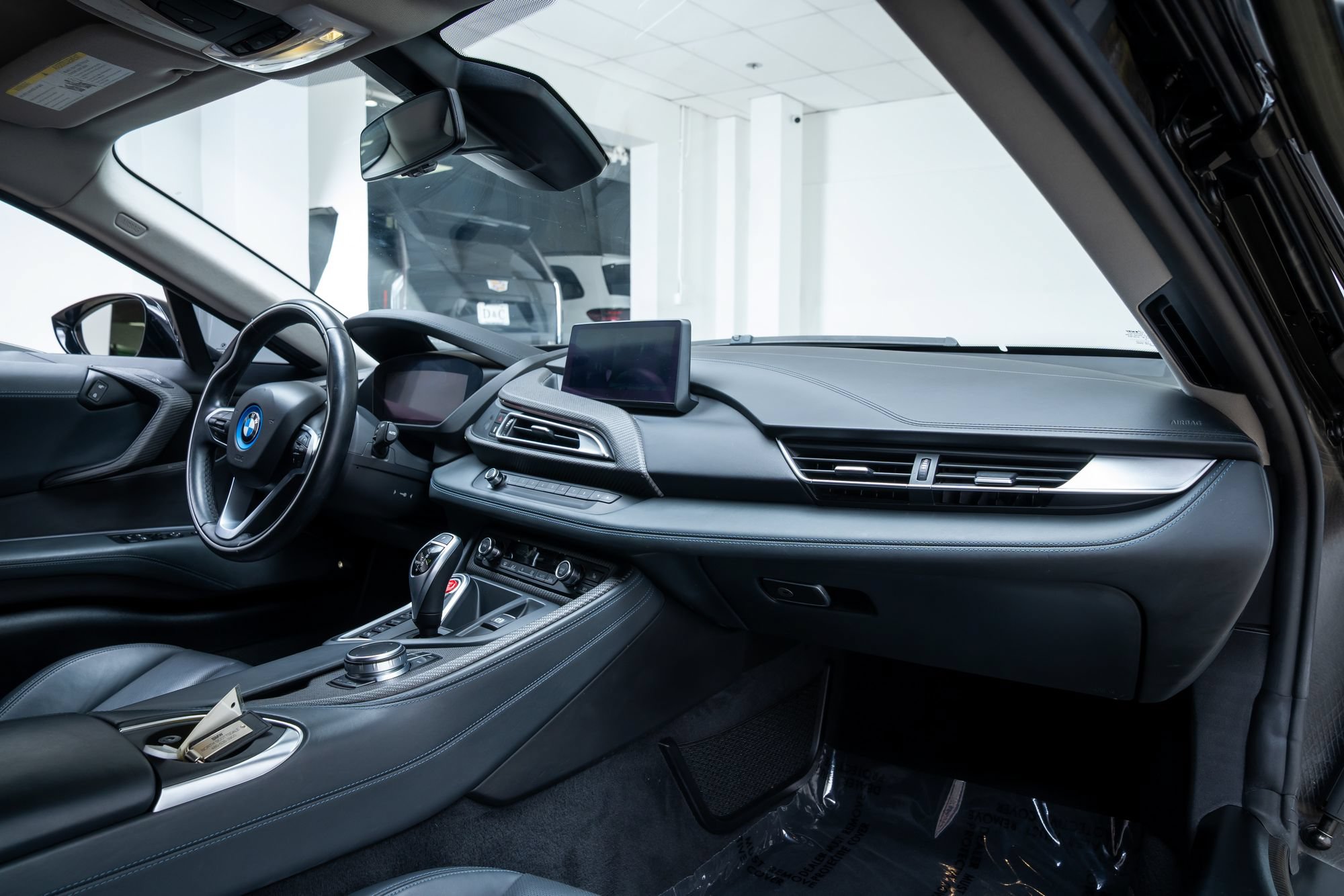Used 2020 BMW i8 Coupe AWD/4WD image 24