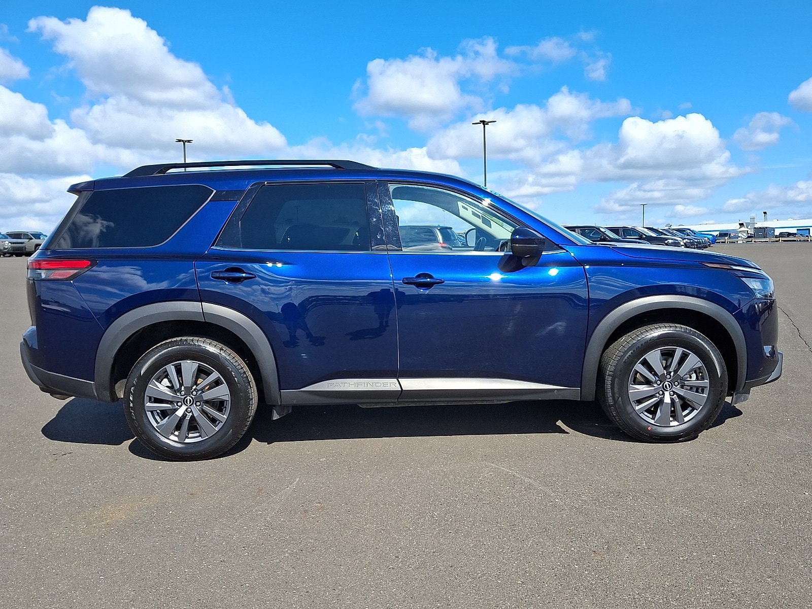 Used 2025 Nissan Pathfinder SV AWD/4WD image 7