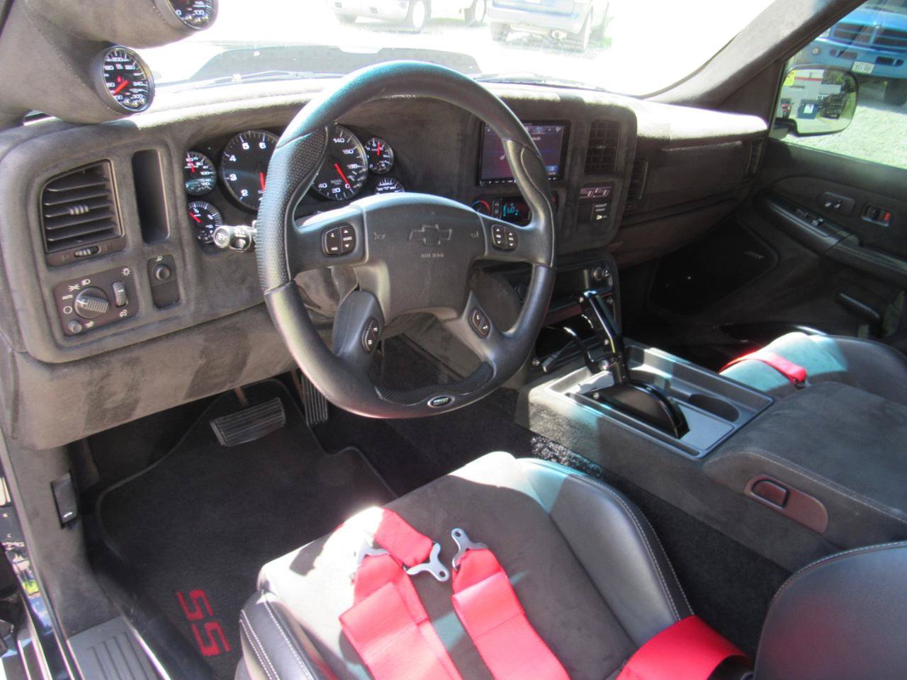 Used 2004 Chevrolet Silverado 1500 SS AWD/4WD image 25