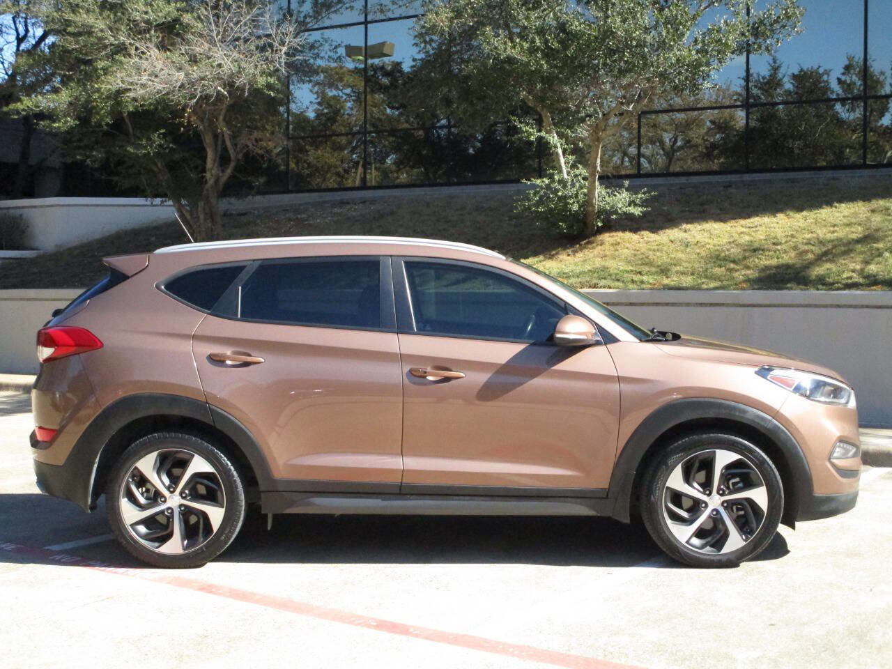 Used 2016 Hyundai Tucson Sport image 4