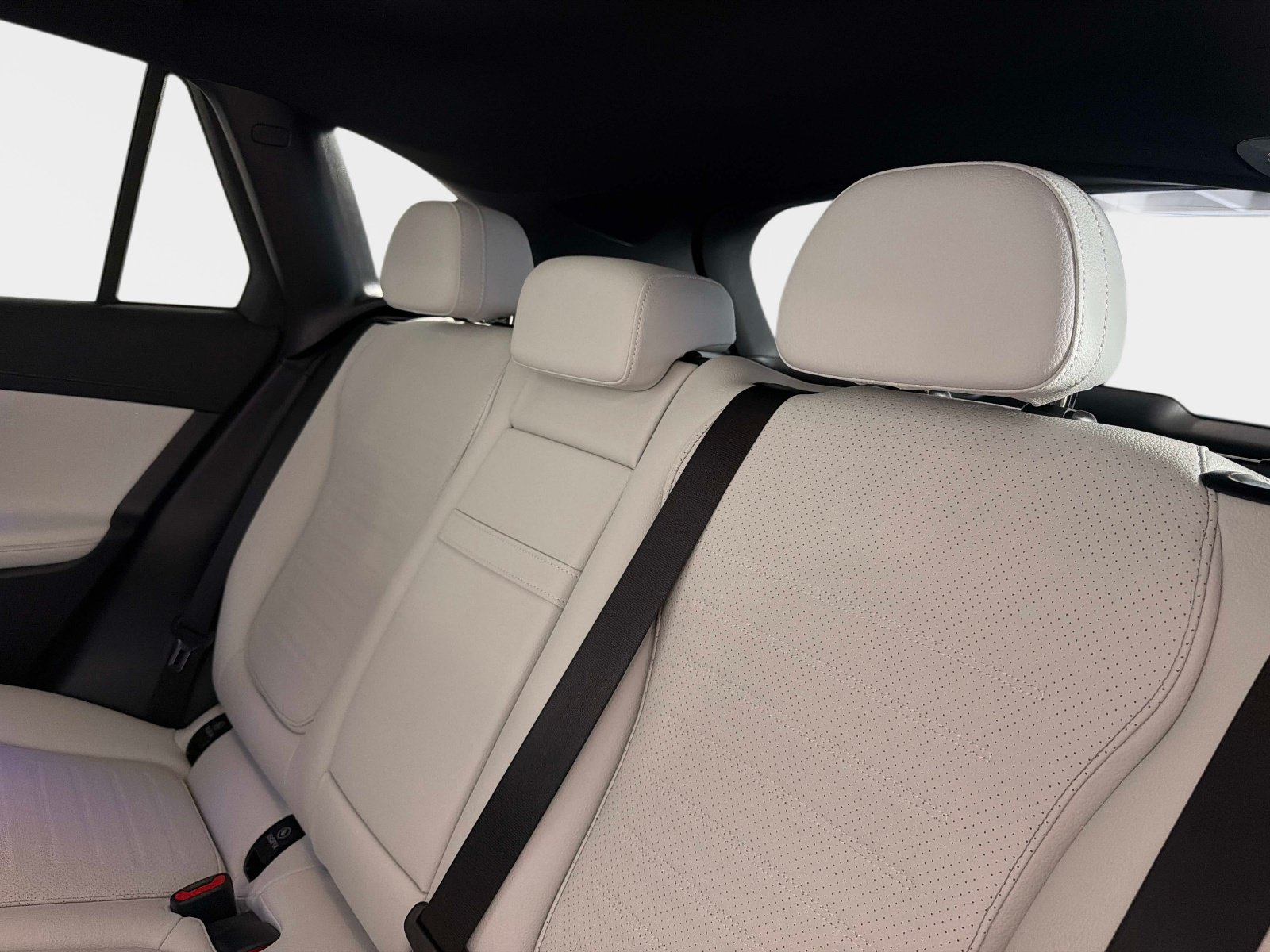 Used 2025 Mercedes-Benz GLC 300 4MATIC w/ AMG Line image 32