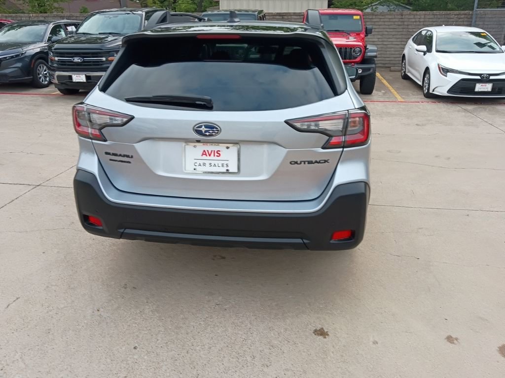 Used 2025 Subaru Outback Onyx Edition image 11