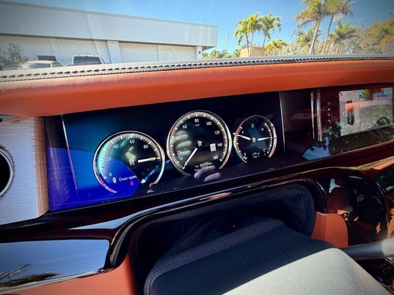 Used 2018 Rolls-Royce Phantom Sedan RWD image 34