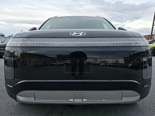 New 2026 Hyundai Ioniq 9 SE image 2