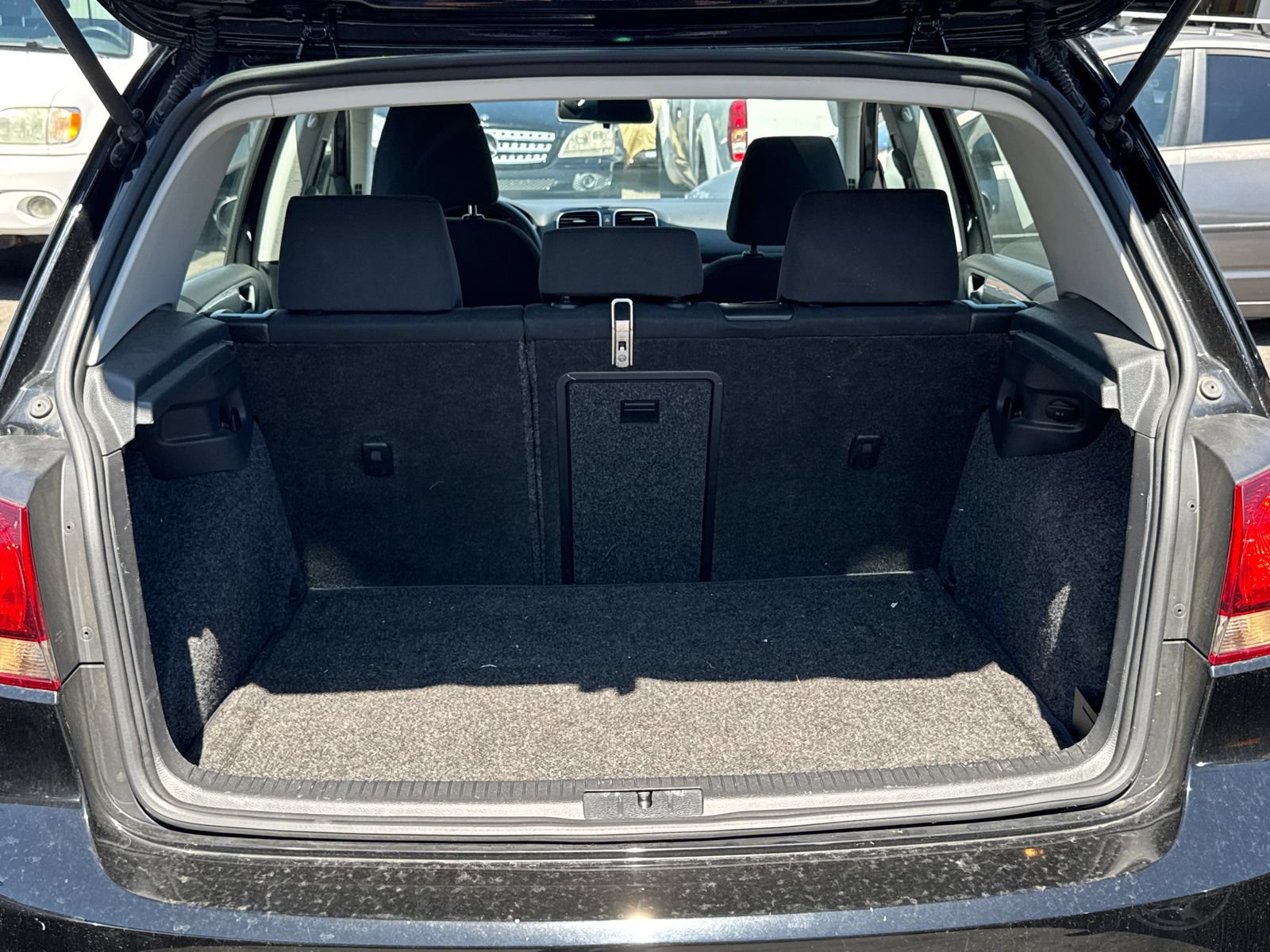 Used 2013 Volkswagen Golf 4-Door FWD image 7